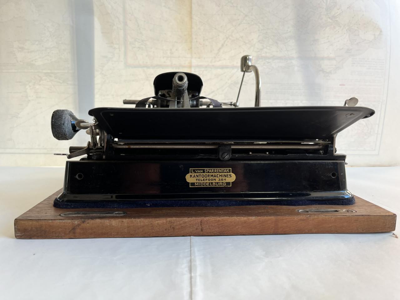 A.E.G. Mignon typemachine – ca. 1920