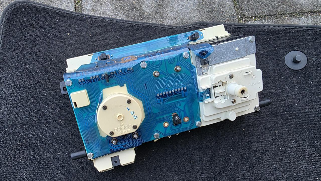 VOLKSWAGEN GOLF 2 TOERENTELLER COCKPIT