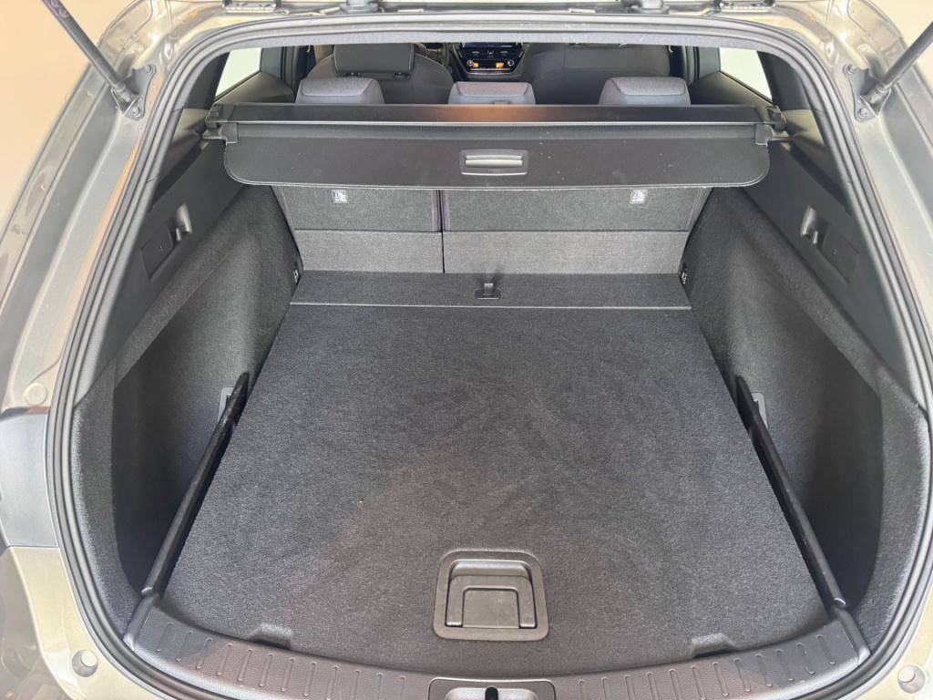 Toyota Corolla Touring Sports 1.8 hybrid business