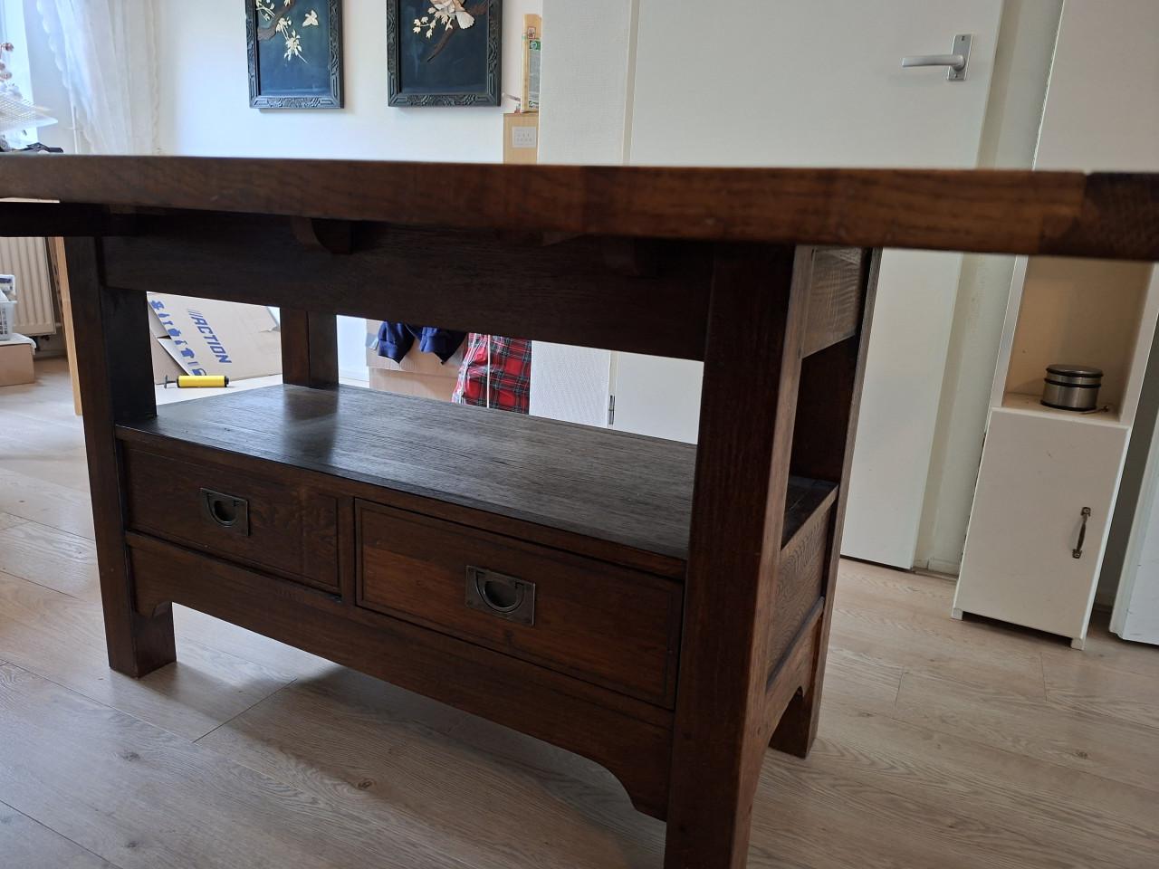 GERESERVEERD Eikenhouten eettafel