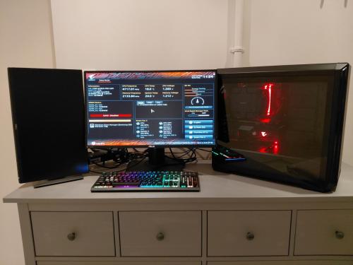 PC + 2x monitor & keyboard.