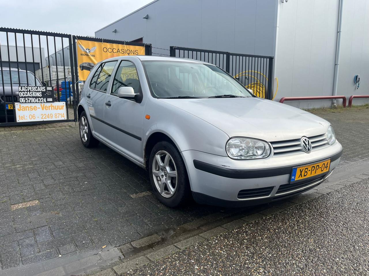 Volkswagen Golf 1.6 Trendline AUTOMAAT, dakraam, trekhaak, goed onderhouden