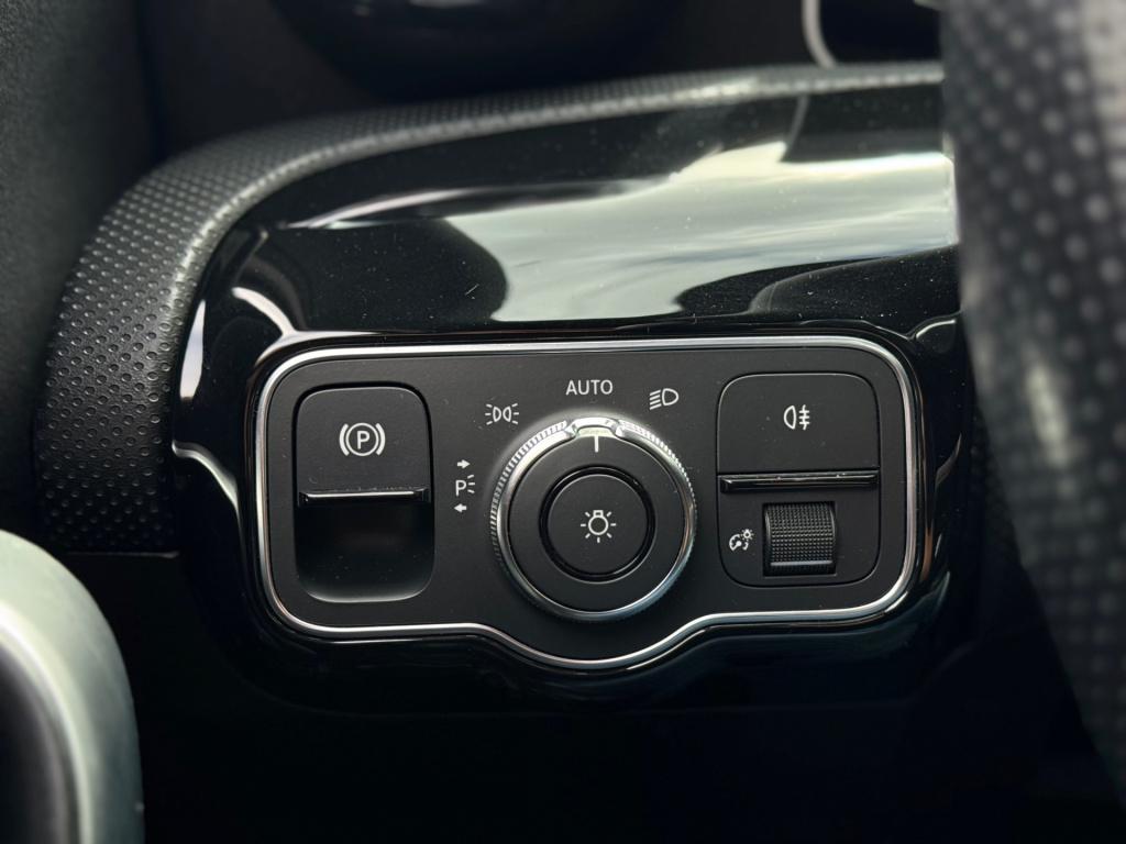 Mercedes-Benz A-Klasse 200 amg edition premium plus * camera * carplay * 18