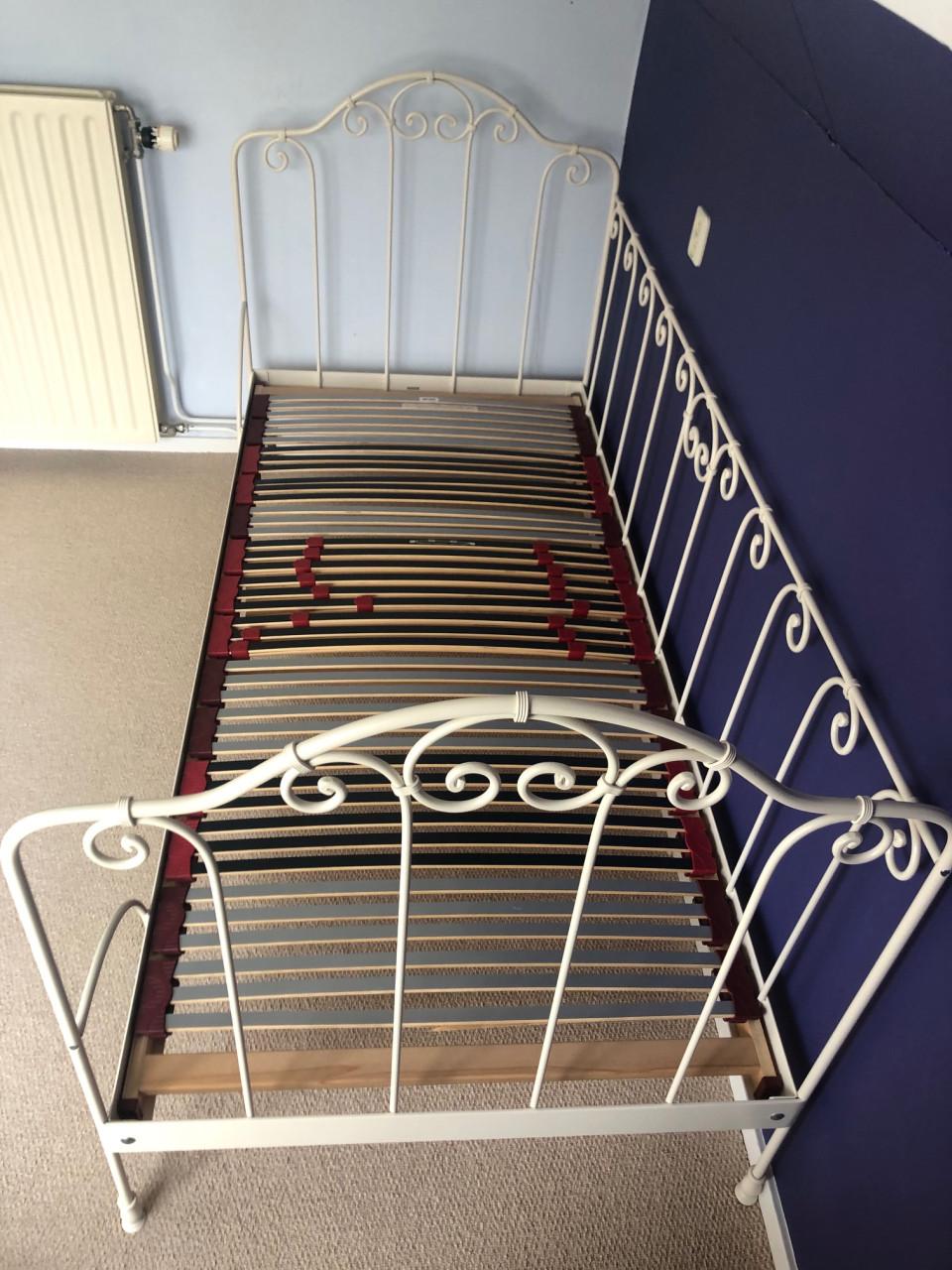 Romantisch metalen eenpersoons ledikant