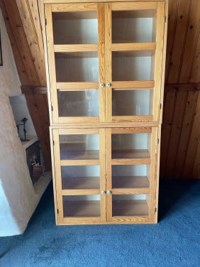 Houten kast bestaande uit 2 delen van 90x90x38