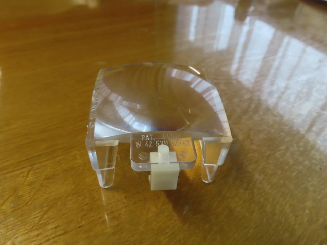Vergrootglas Materiaal: plastic 5,5 cm x 6 cm. €.5,00