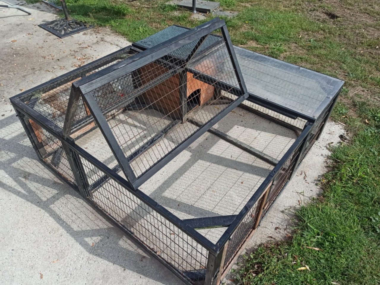 Grote ren met schuilhok en extra bijzet ren, 1,5 jaar oud, merk Trixie