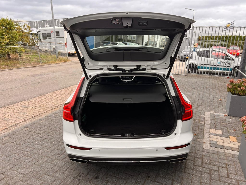 Volvo V60 2.0 t6 recharge awd r-design