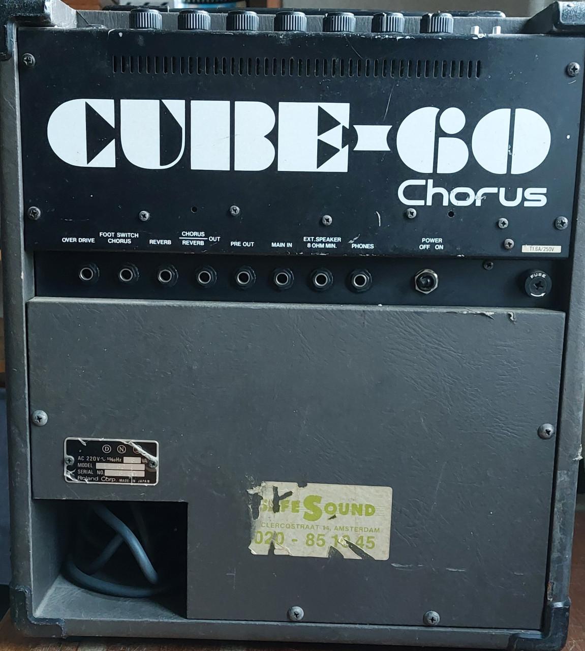 De Roland Cube-60 versterker