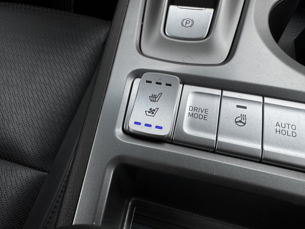Hyundai Kona ev premium 64 kwh 3-fase lader | navigatie | stoelventilatie +