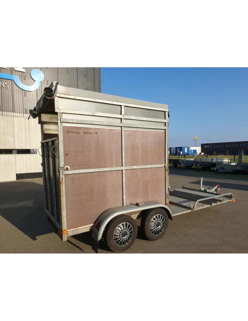 Ponytrailer met koetsframe