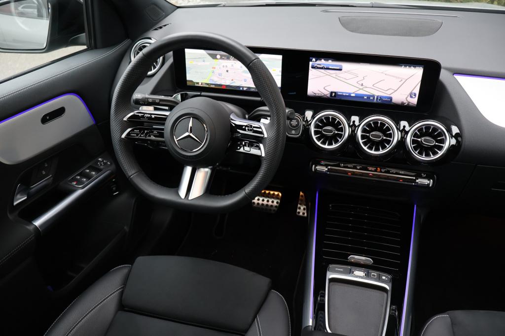 Mercedes-Benz Gla-klasse 180 amg line i 2025 i panorama dak i manufaktur al