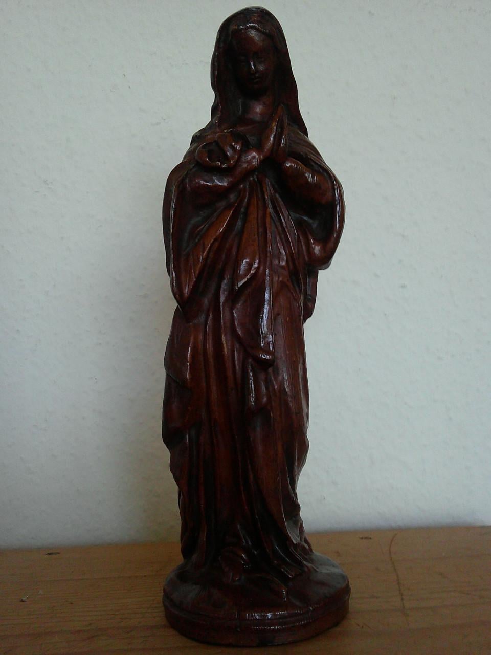 FIJN GESTOKEN HOUTEN MARIABEELDJE