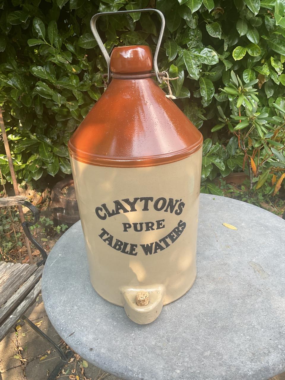 Oude waterkruik “ Clayton London “