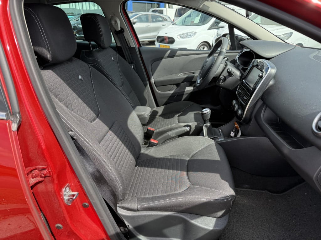 Renault Clio 0.9 tce limited cruise control | parkeersensoren | ac | dab | 