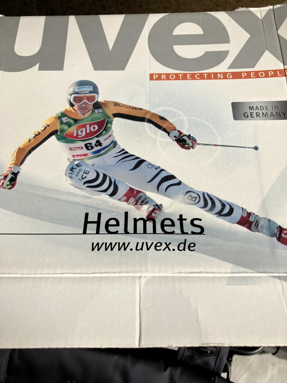 Te koop nog in goede staat een skihelm met bril