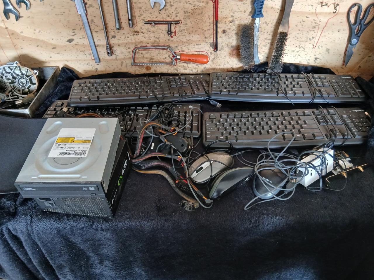 Te koop garage/schuurverkoop allerlei spulletjes koopje in een koop