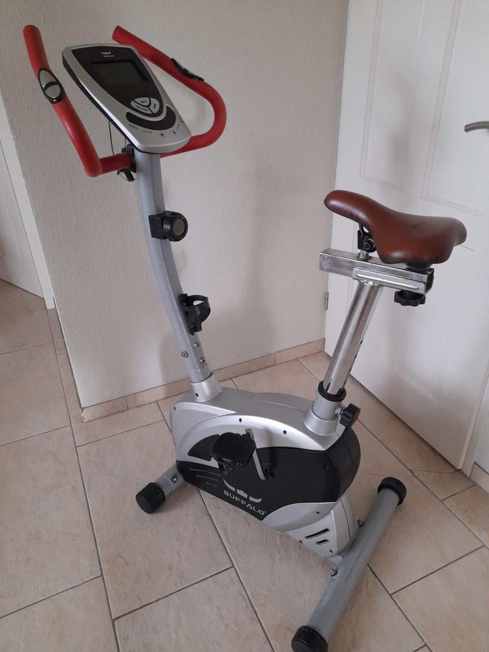Buffalo hometrainer (werkt naar behoren) in goede staat !