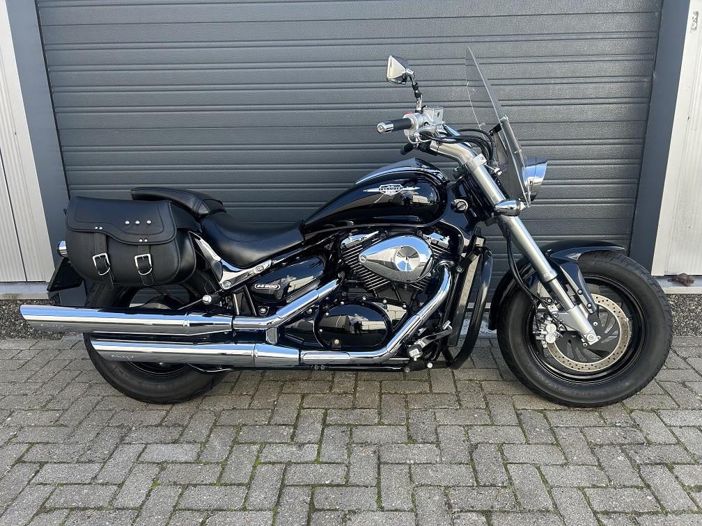 Suzuki M800 Intruder uit 2005 met 23dkm, windscherm/valbeugel etc €4500,-