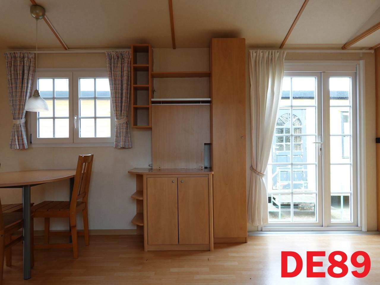 Keurig Bürstner chalet met 2 slaapkamers dubbel glas en middenkamer te koop