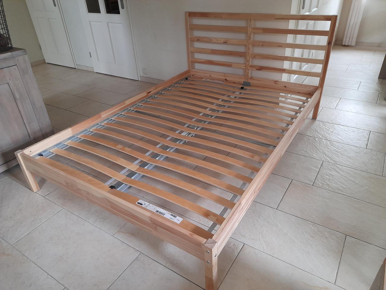 2 Persoons bed 140 x 200 (in goede nette staat )