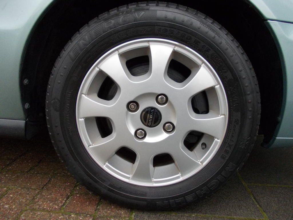 Volvo V40 1.9 d 102pk europa elegance orig. 99000km.!!