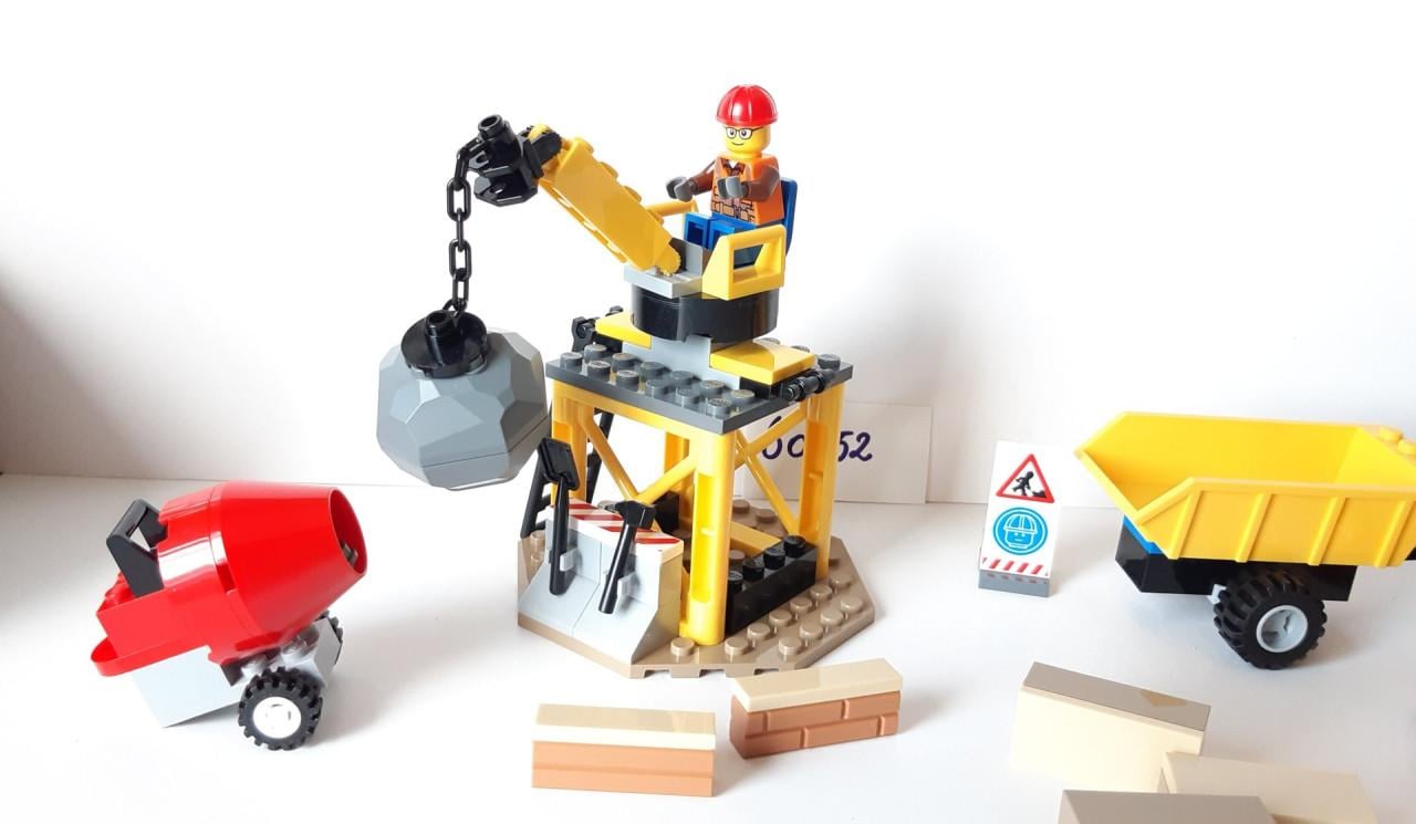 LEGO City 60252: bouwplaats met bulldozer , sloopkogel, cementmolen