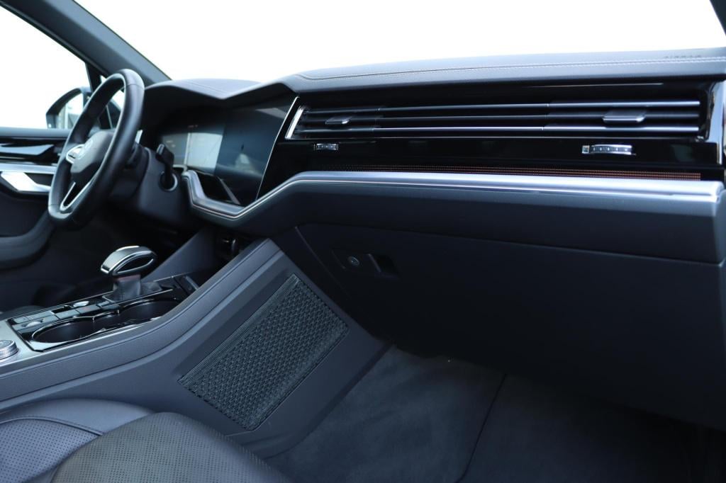 Volkswagen Touareg 3.0 tsi ehybrid 4motion elegance black style 380pk tiptr
