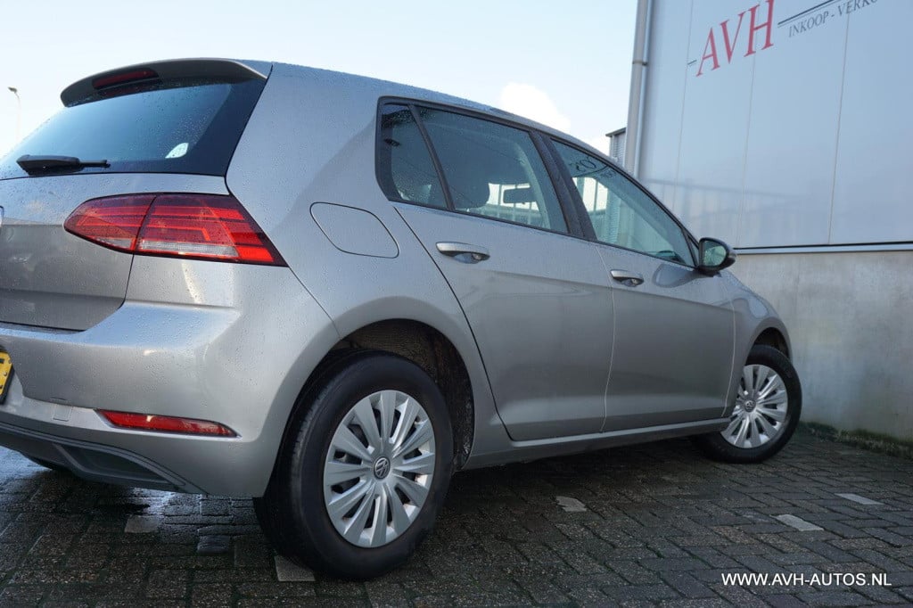 Volkswagen Golf 1.0 tsi trendline