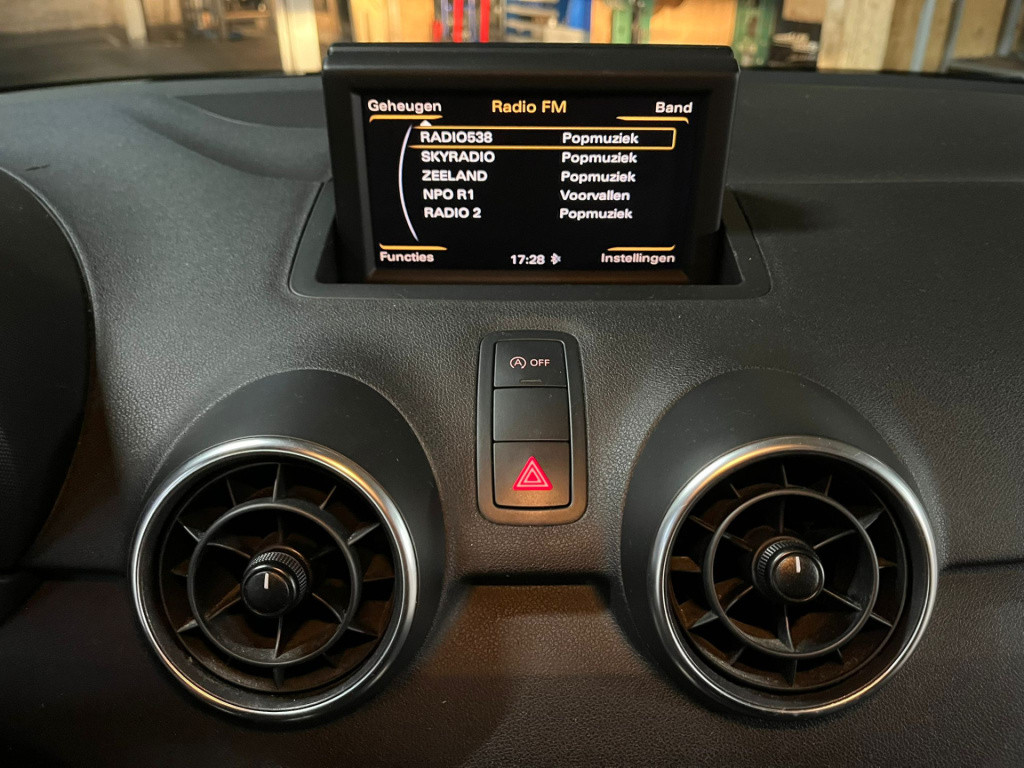 Audi A1 1.2 tfsi attraction pro line business