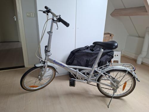 Twee vouwfietsen met opbergtas,merk Superstore