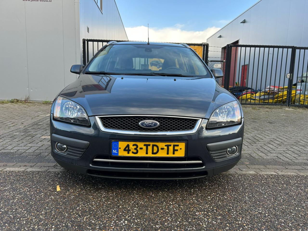 Ford Focus Wagon 1.6-16V Futura In de opties!