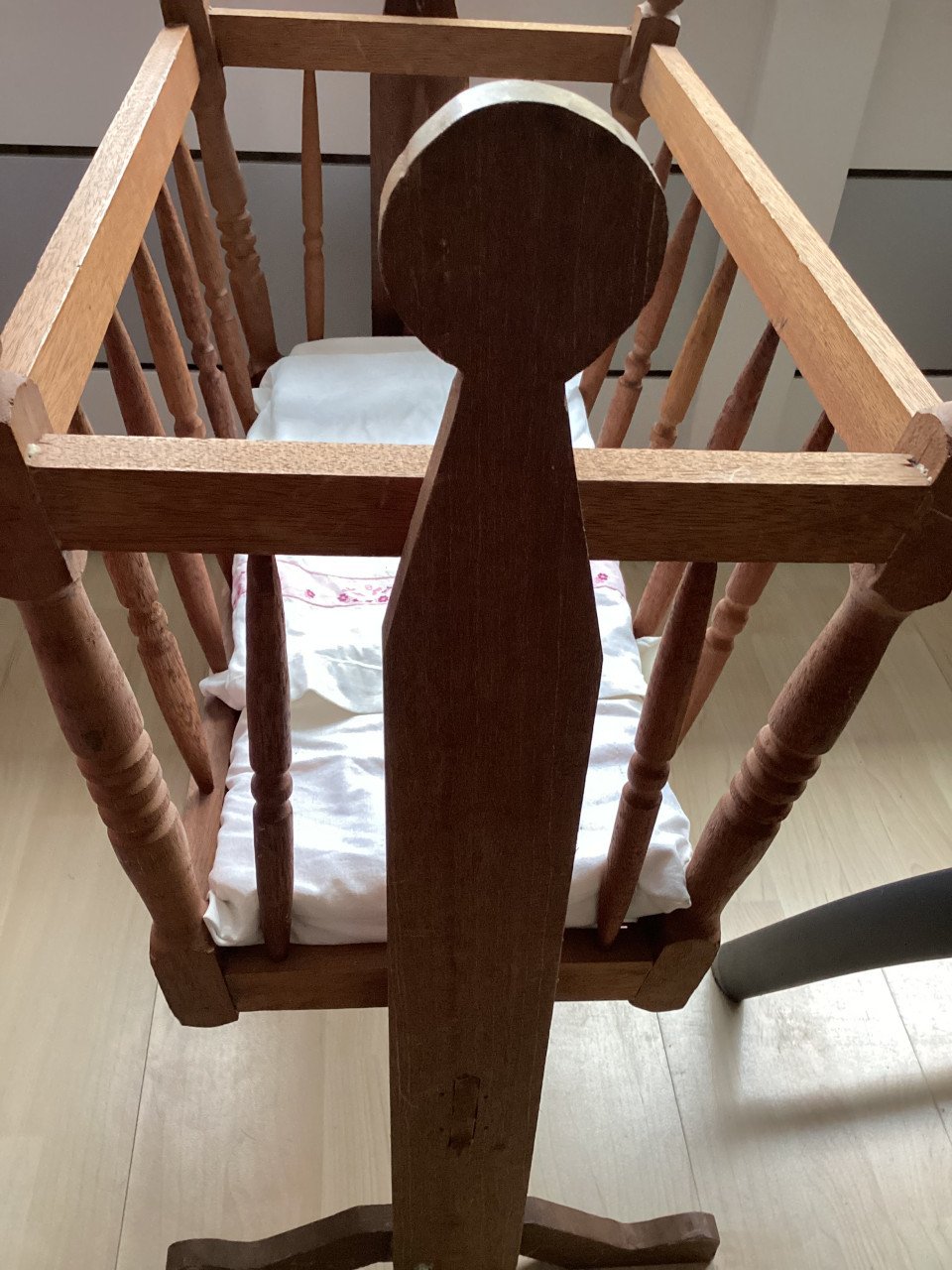 Houten poppenwieg