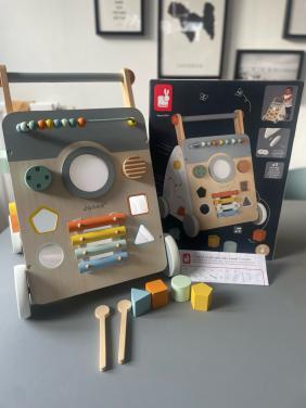 Houten loopwagen muziek