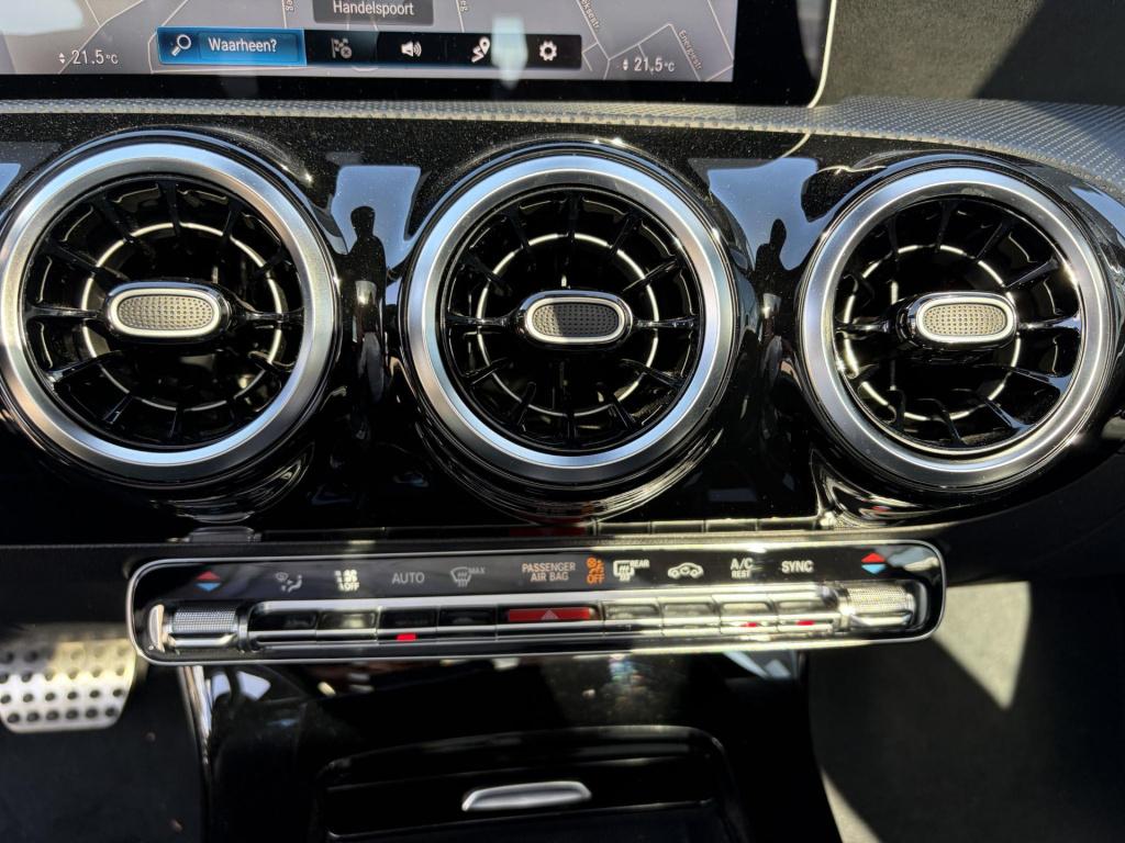 Mercedes-Benz A-Klasse 200 business solution amg bomvol|panoramadak|afneemb