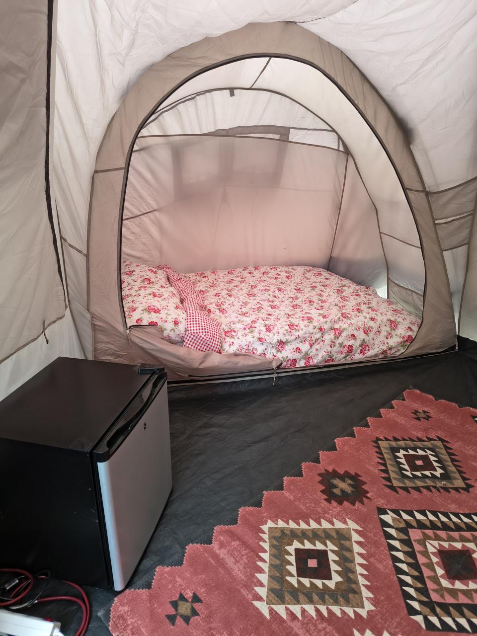 Prachtige 4-persoonstent met leefruimte van Wildebeast- tent
