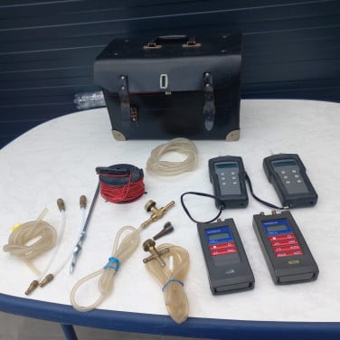 2 x manometers 2x drukmeters.