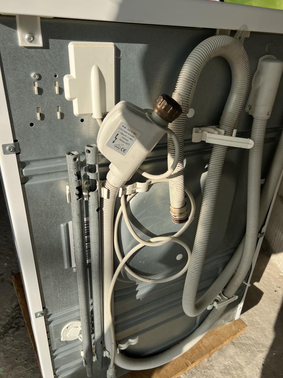 Miele wasmachine 6 kg. 1400 toren met boekje als nieuw