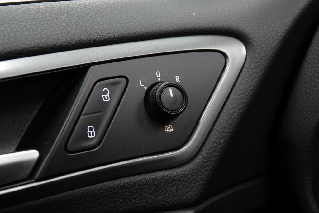 Volkswagen Golf 1.2 tsi highline | acc | pdc | stoelverw. |