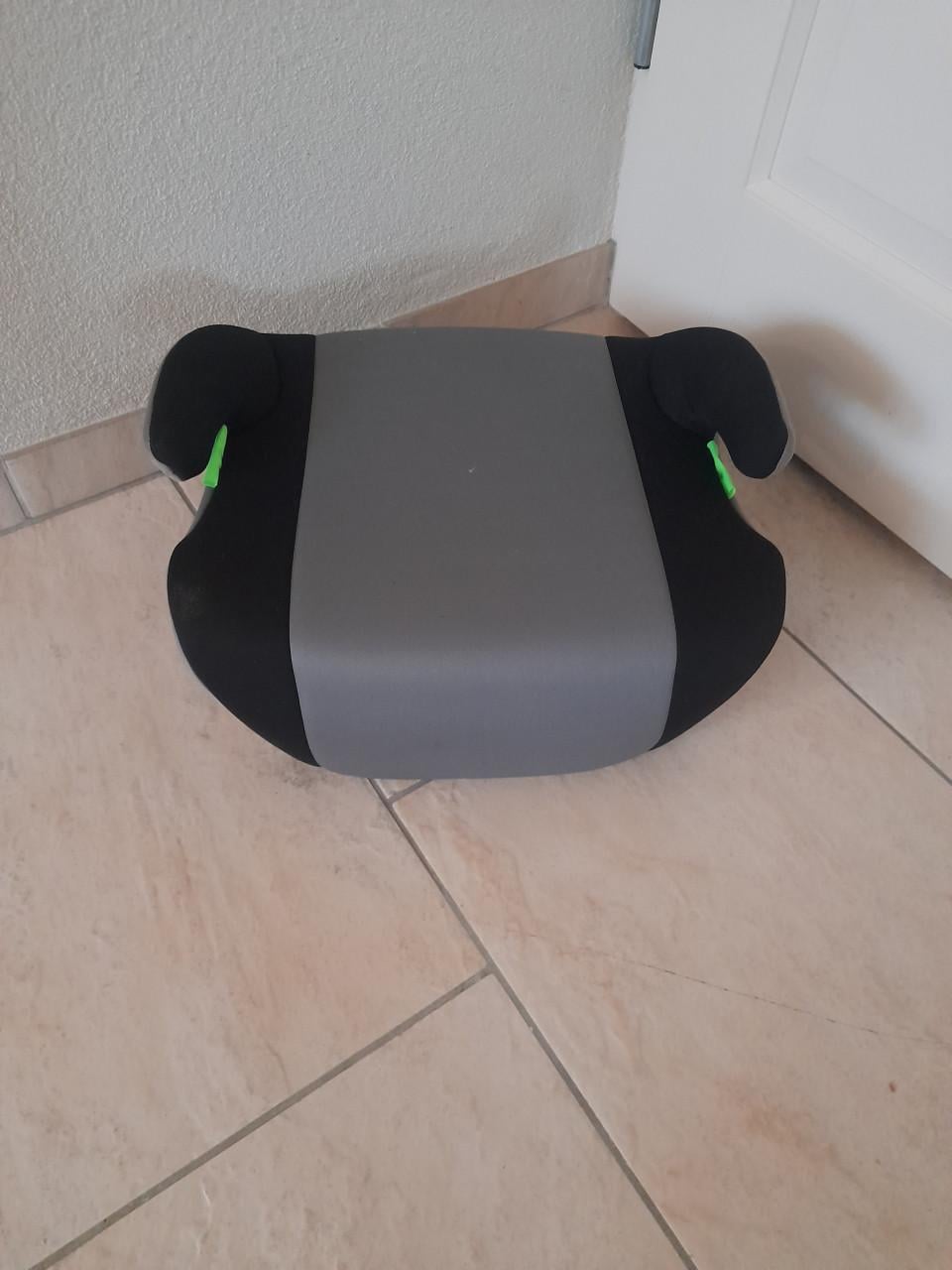 2 x Autostoel verhoger  15/36 kg (in goede staat )