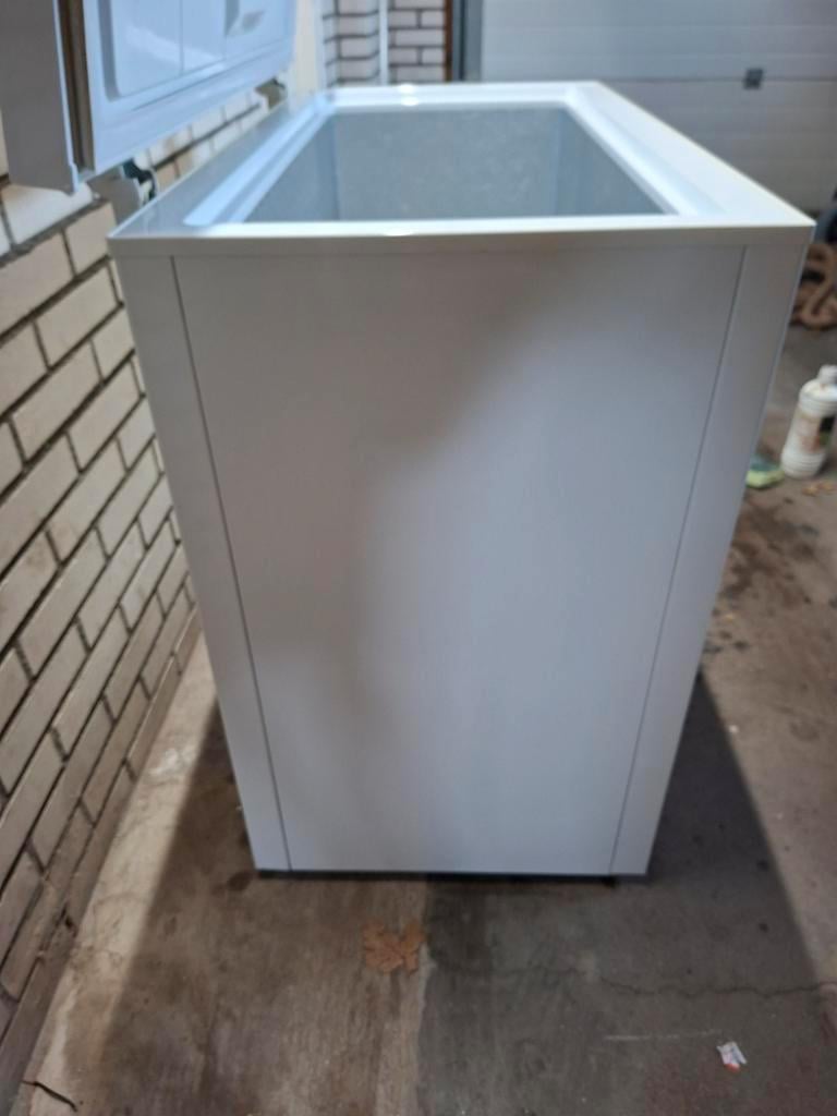 Vrieskist/vriezer  Inhoud 198 liter. Energieklasse: A+. hxbxd): 85x95x52 cm