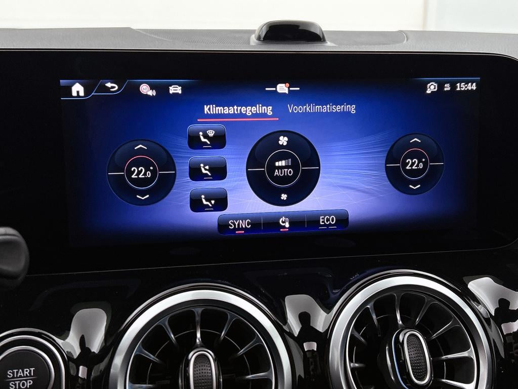 Mercedes-Benz Eqa 250+ business solution amg 71 kwh | nightpakket | panoram