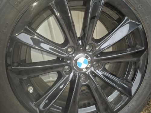 BMW winterbanden 225/55/R17met zwarte velgen