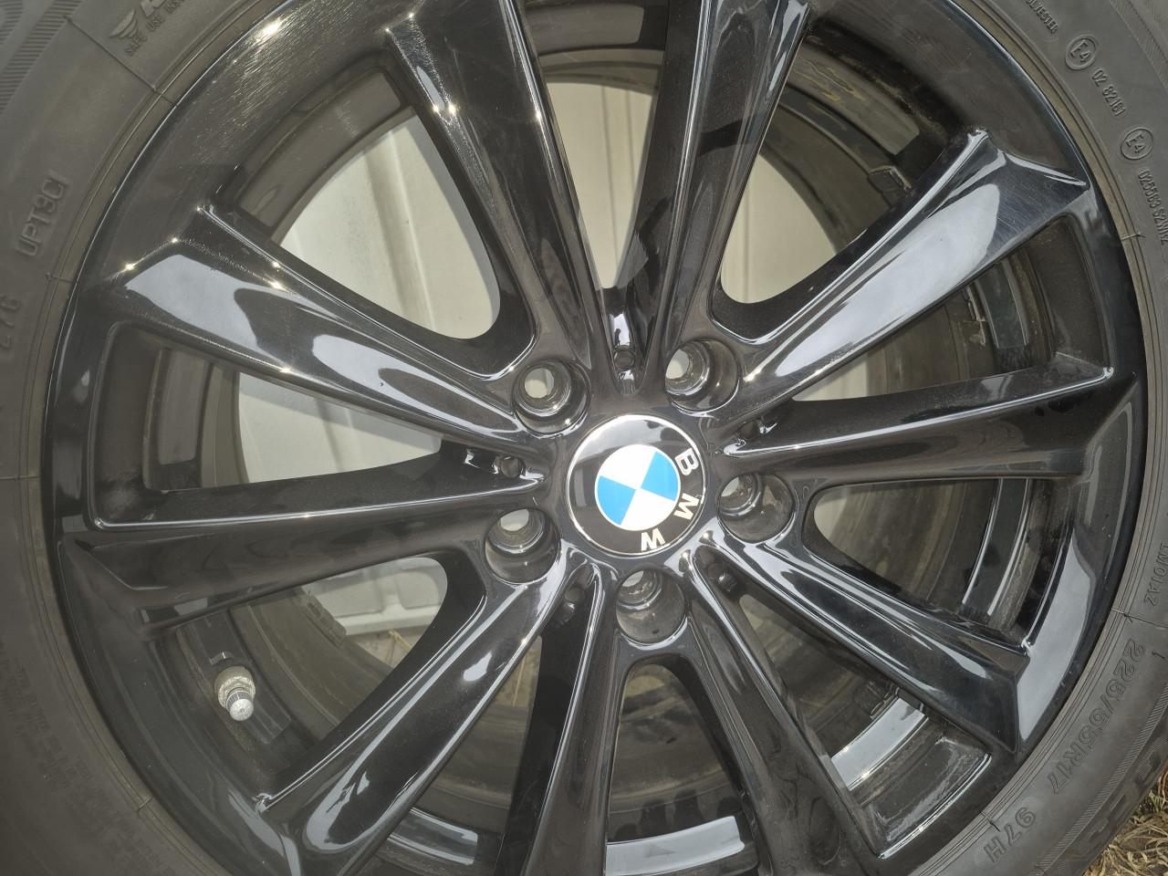 BMW winterbanden 225/55/R17met zwarte velgen