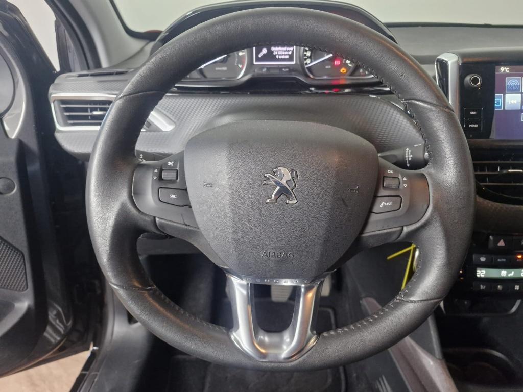 Peugeot 2008 1.2i style