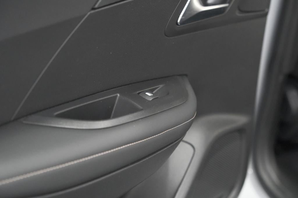 Peugeot 2008 puretech 100 allure | camera | navigatie | parkeersensoren | a