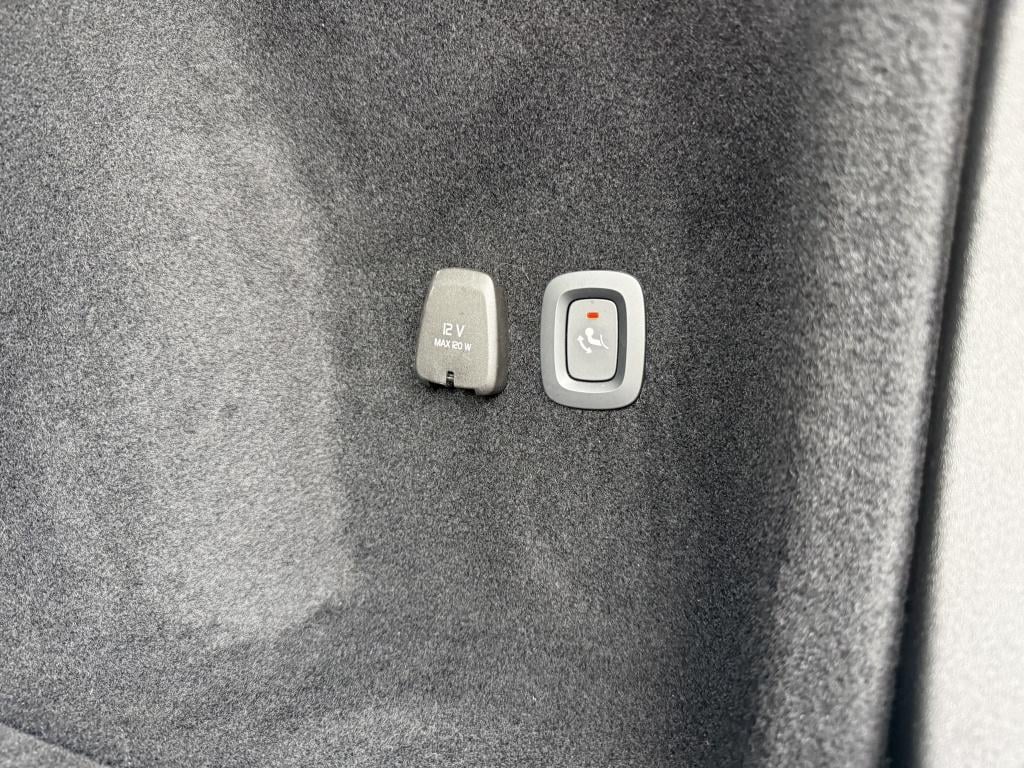 Volvo V60 t6 340pk recharge r-design| panodak| b&w sound| adap.cruise| tre