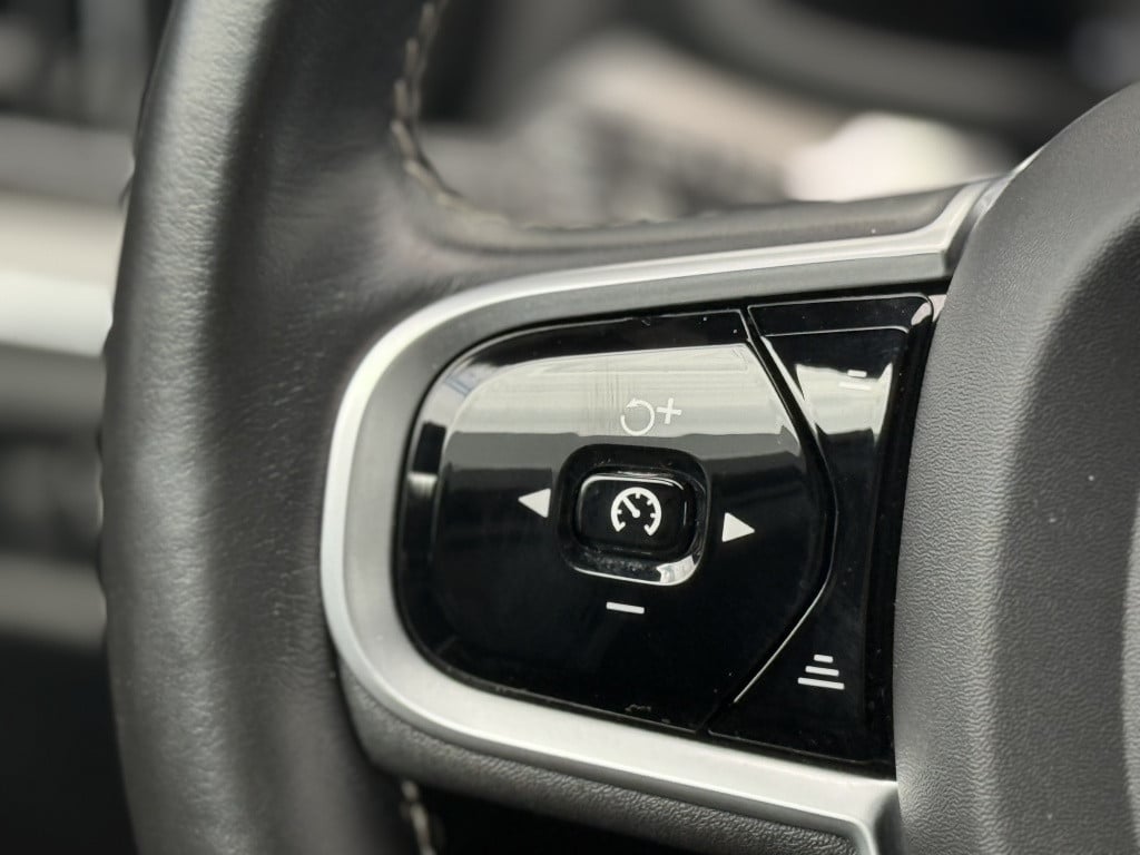 Volvo V60 t6 340pk recharge r-design| panodak| adap.cruise| 360camera| tre