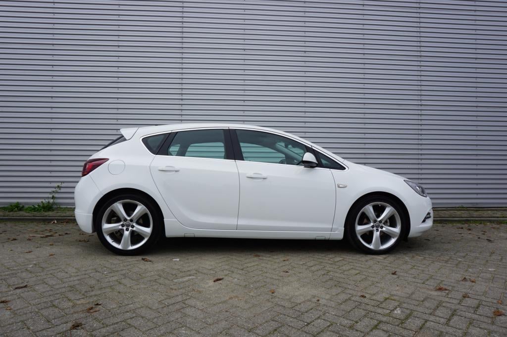Opel Astra 1.4 turbo gt airco / navi / cruise / parkeers. / elektr. ramen /