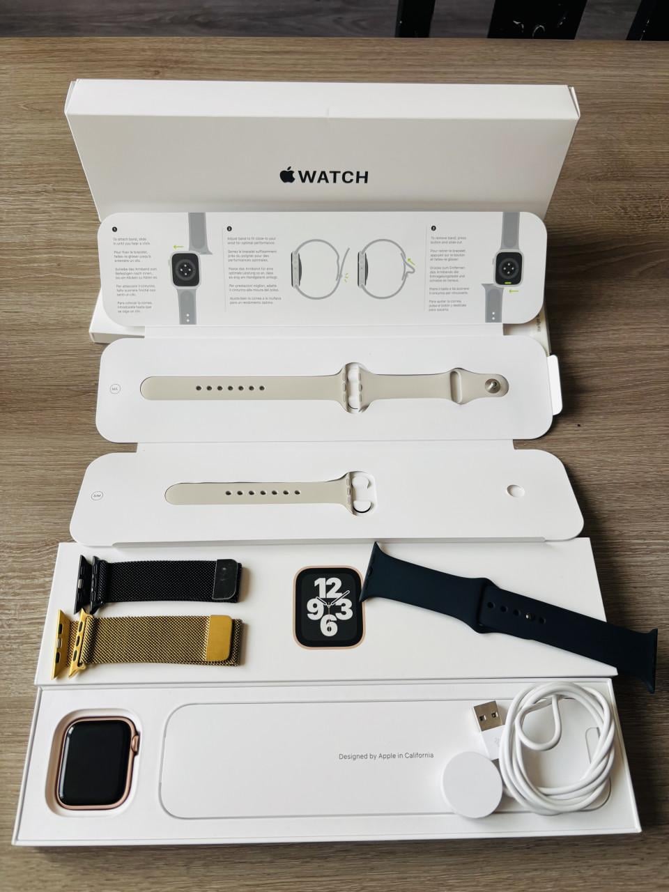 Apple watch se 40mm gold aluminum.